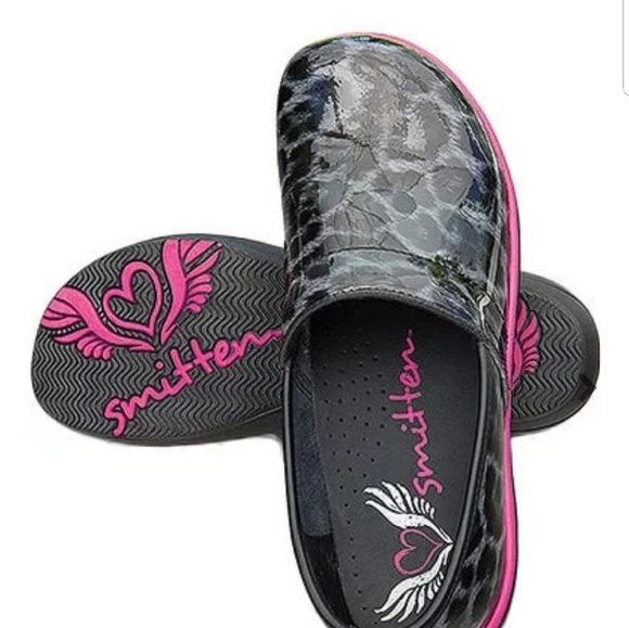 smitten nursing clogs